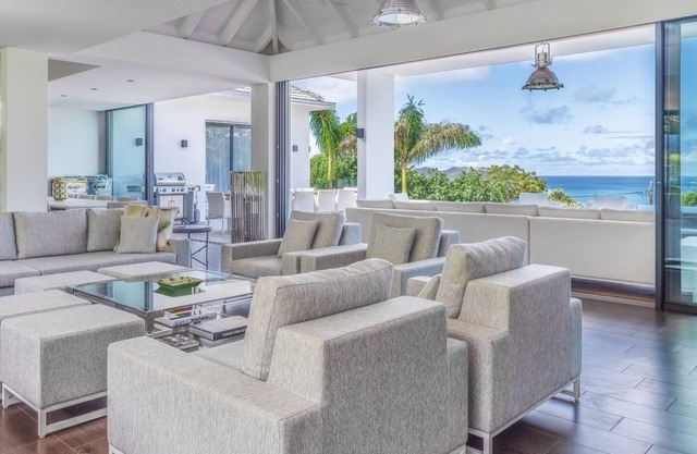 Magnificent 5 BDRM Villa w Jacuzzi and Pool