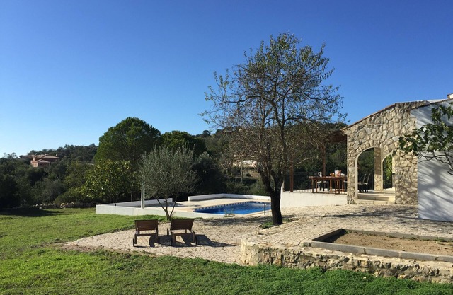 Magnificent 5 bedroom villa, 4 bathrooms, calm, great view, very well located