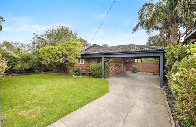 Magnificent Beachside Living at Heart of Mornington