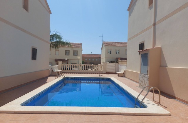 MAGNIFICENT CHALET, 5 NIMUTOS FROM THE BEACH, WITH POOL, TERRACE AND WIFI.