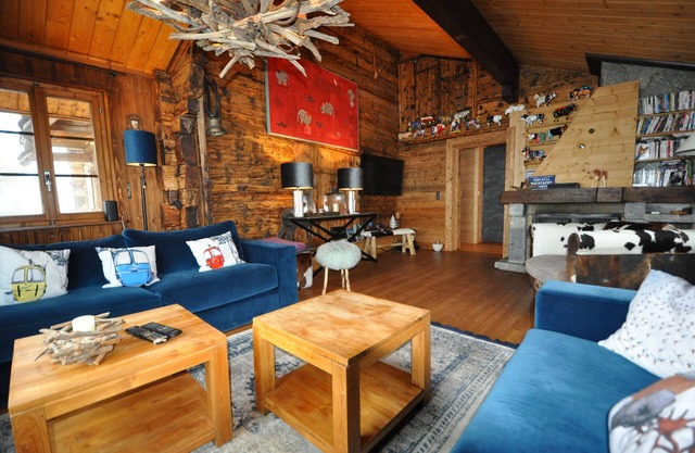 Magnificent chalet located at the top of the village of Gryon in the Mazots district. Ski in Ski out
