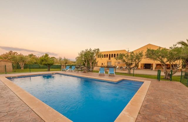 Magnificent house with pool, jacuzzi and garden 15 minutes from the beach