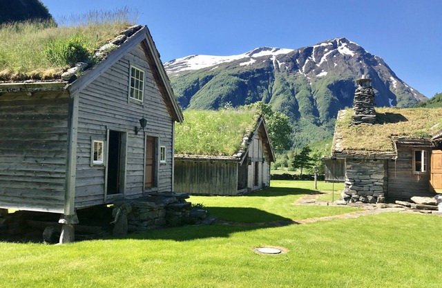 Magnificent farm from the 18th century with the possibility of salmon fishing