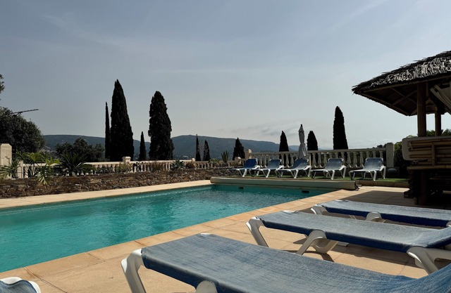 Magnificent hillside rental in Bormes les Mimosas beds made for your arrival