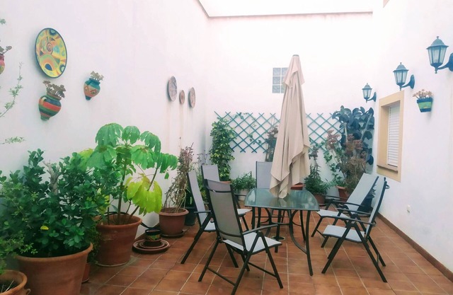 MAGNIFICENT HOUSE WITH FIREPLACE, BARBECUE, LIBRARY, AND PRECIOUS PATIO FOR VELADAS
