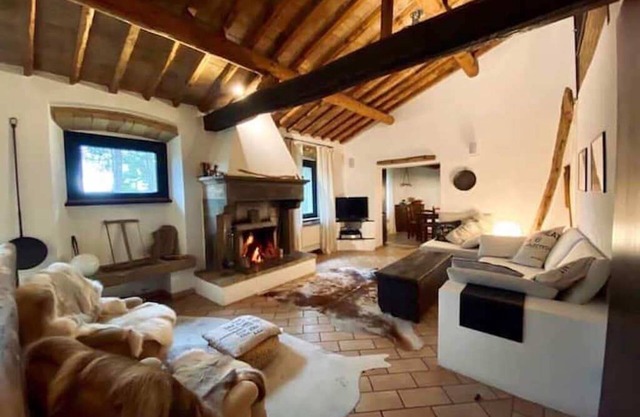 Magnificent Farmhouse with Pool on the borders of Tuscany