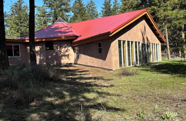 Magnificent Mountain Retreat.nHundreds of secluded acres to roam.nPet friendly
