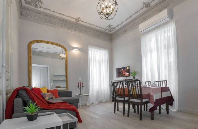 Magnificent neoclassical apt in Syntagma/Plaka