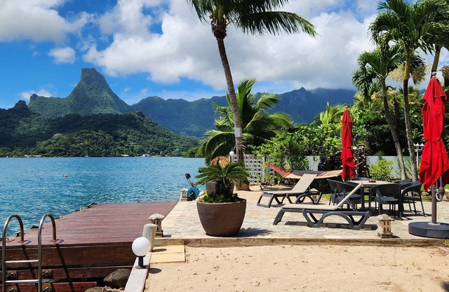 Magnificent property with Jacuzzi and private dock