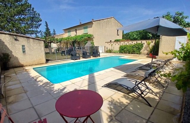 Magnificent Provencal house on the Ventoux road and on the Wine route