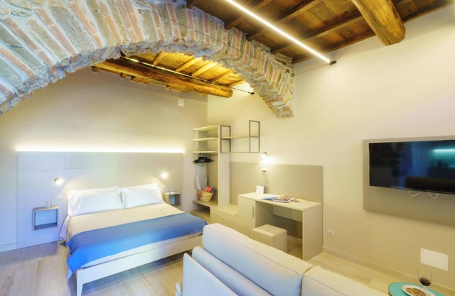 Magnificent Sea Views, Amazing Location in Riomaggiore