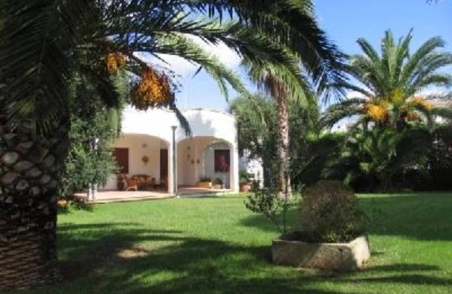 Magnificent sea view villa with large garden, a few steps from the sea