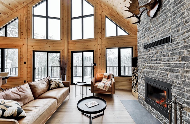 Magnificent ski-in/out wooden chalet in Mont-Blanc with SPA and billiard table!
