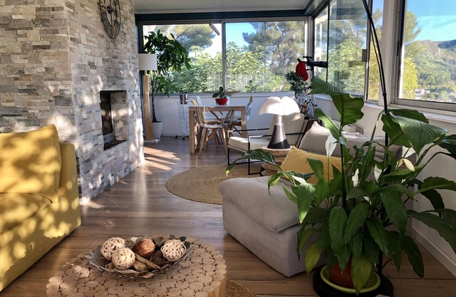 Magnificent Top of Marseille villa with spa and terrace (ideal for TV work)