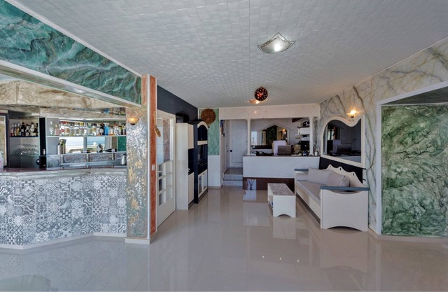 Magnificent View nice double room with shared pool and Ac