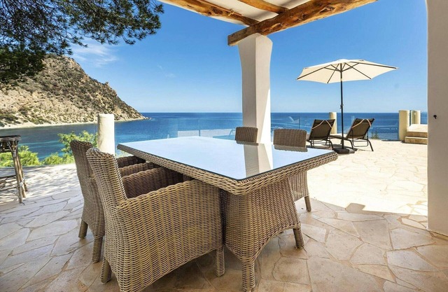 Magnificent villa with sea views