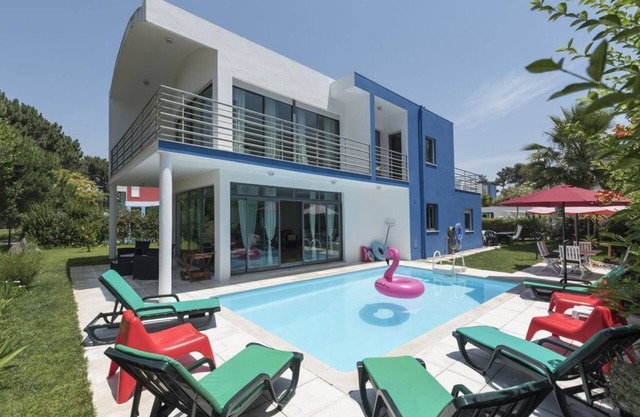 Magnificent Villa in Arrábida Resort .Private swimming pool. Beaches .Montaigne.Lisboa