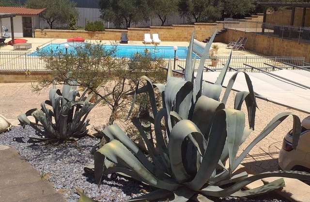 Magnificent villa with large swimming pool, quietly located in the heart of Sicily.