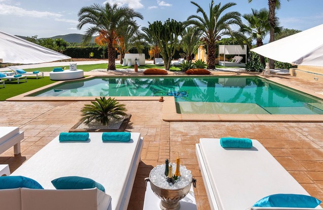 Magnificent villa with sea views, for families, friends *OCTOBER OFFER*.