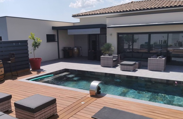 Magnificent villa with swimming pool in a quiet location