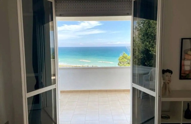 Magnificent villa with sea view