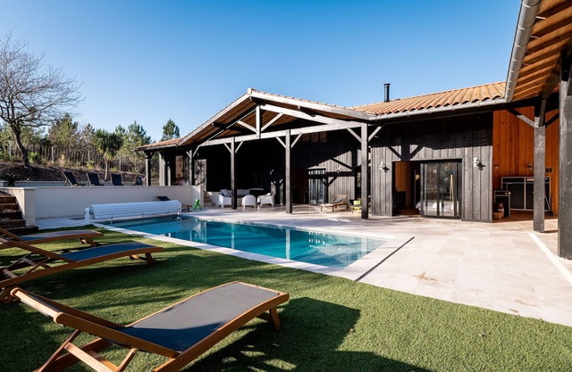 Magnificent wooden Villa Golf Biscarrosse with swimming pool