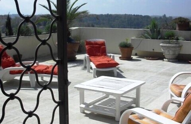 Magnifique appartement dominant de 100m2, énorme terrasse vue mer et montagne