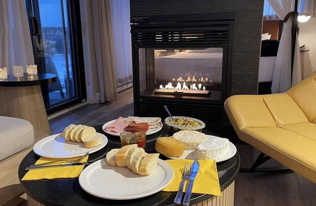 Magnifique Suite au Bord du lac à L'estérel, au Québec