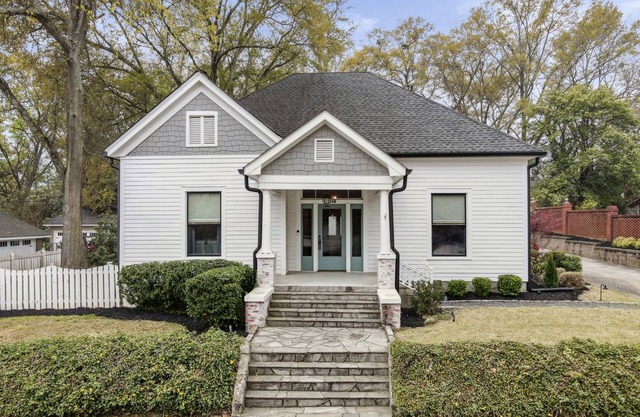 Magnolia Cottage - in the heart of Mystic Falls & Covington Square!