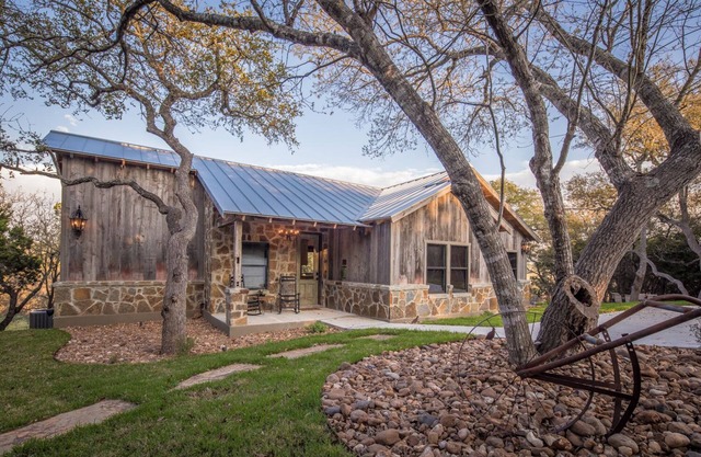 Magnolia Haus - experience a beautiful, charming getaway at Canyon Lake!