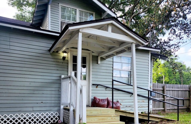 Magnolia House in Lafayette