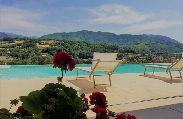 Magnolia, luxury villa, private heated pool, WIFI, walk restaurant, chef option!