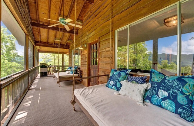 Magnolia Ridge - Free Whitewater Rafting - Secluded Luxury - Modern AND Rustic
