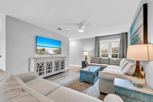 Magnolia Village Condo Unit 506 is a beautiful 2 bed 2 bath condo located in Sandestin Golf and Beach Resort