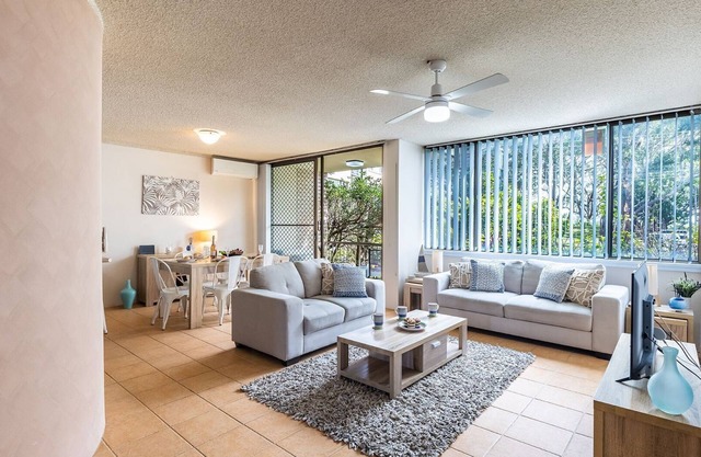 Magnus Gardens, 10,7 Magnus Street - Beautiful unit close to town with air con and Wi-Fi