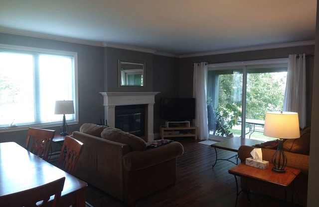 Magog Canada 3 Bedroom Ground Level Walk To Lake & Close To Mt. Orford