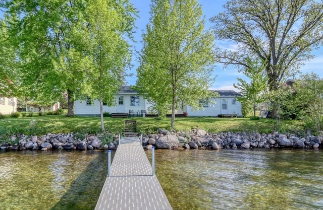 Main Cabin and Bunk Cabin on Pelican Lake