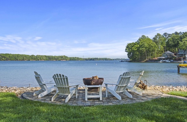 Main Channel Lake Home w/Hot Tub