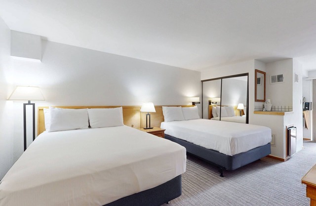 Main St. studio - pool & hot tub - walk to lifts, dog-friendly, private balcony