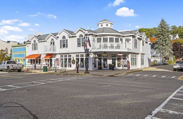MAIN STREET! Downtown! New!