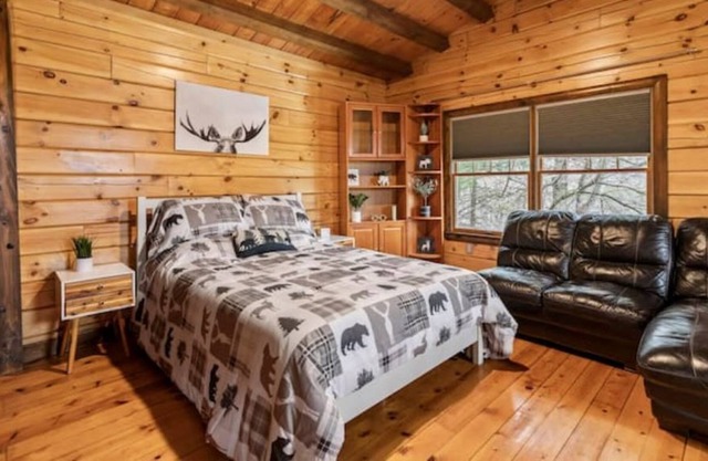 Maine Bear Lodge Between Sebago Lake and Portland - Week Discounts Start Oct 26!