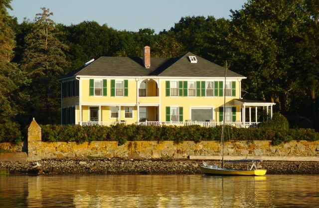 Maine Oceanfront 5 bedroom house in Kennebunkport. Tennis, golf, biking