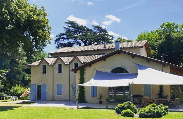 Maison à la Campagne Avec Grande Pièce à Vivre, Idéal Pour les Familles