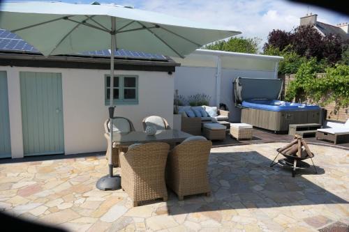 maison 3 chambres spa centre Morgat, les plages et les restaurants a pied