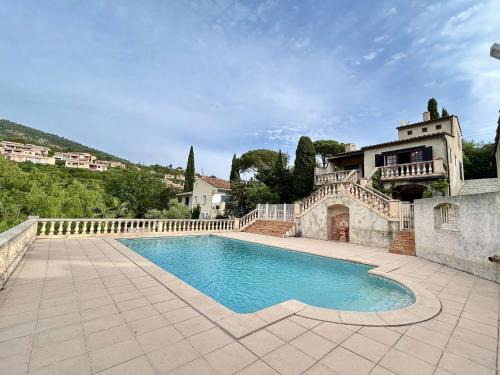 Maison 4 pièces avec piscine privée, parking et proche mer aux Issambres - FR-1-226-80