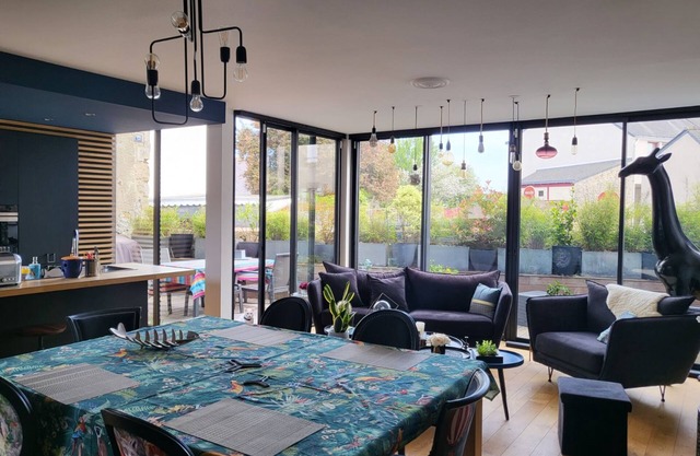 Maison Atypique Avec Terrasse