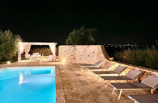 Maison Avec Piscine à Ostuni Entourée de Vignobles et de Trulli