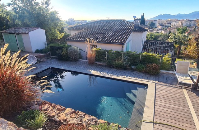 Maison Avec Terrasse et Piscine à Deux pas de la mer
