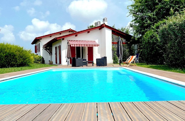 Maison Basque Familiale et Piscine Chauffée 9pers