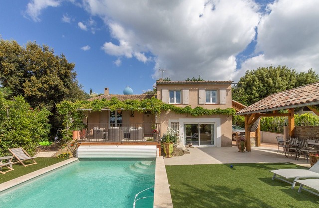 Maison Beally - Charming holiday home with private pool for 8 persons in Eyragues.